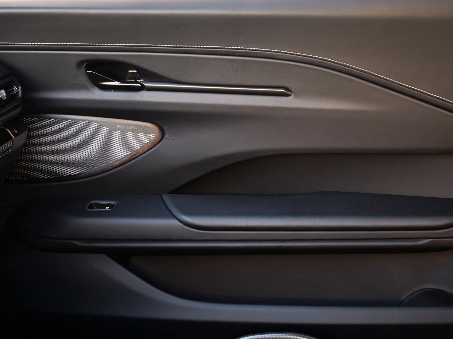 Used 2025 Aston Martin V8 Vantage image 20