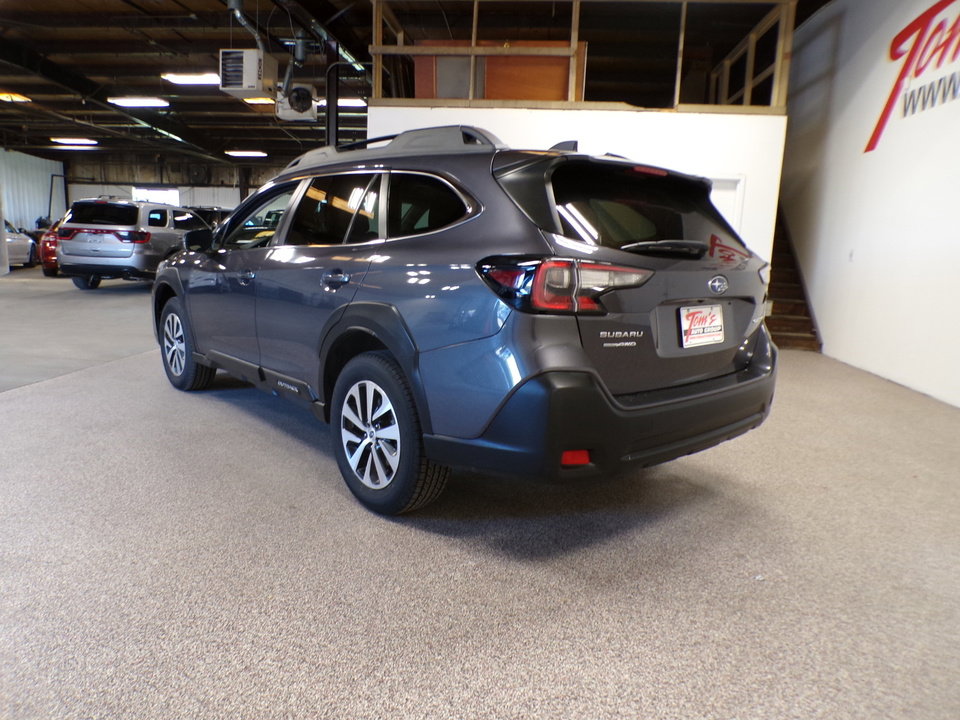 Used 2024 Subaru Outback Premium image 3