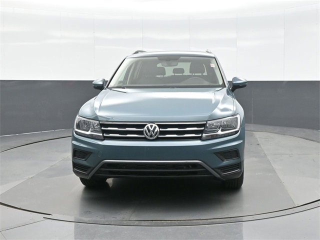 Used 2020 Volkswagen Tiguan SE w/ Panoramic Sunroof Package image 2