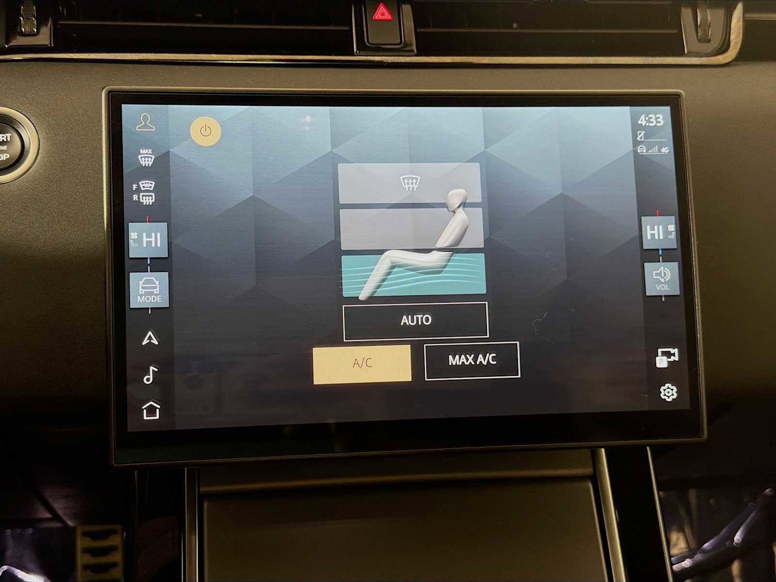 Used 2025 Land Rover Range Rover Evoque Dynamic SE AWD/4WD image 17