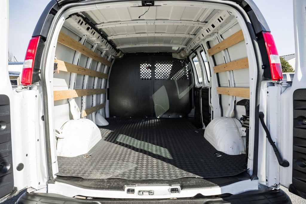 Used 2023 GMC Savana 2500 image 10
