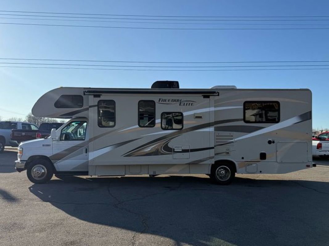 Used 2015 Ford E-450 and Econoline 450 Super Duty w/ Motorhome Prep Package image 5