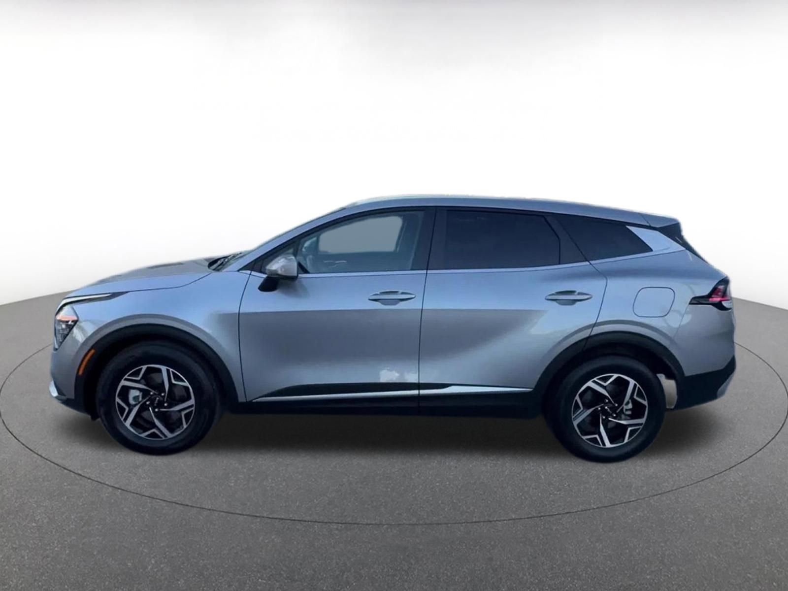 Used 2025 Kia Sportage LX FWD image 9
