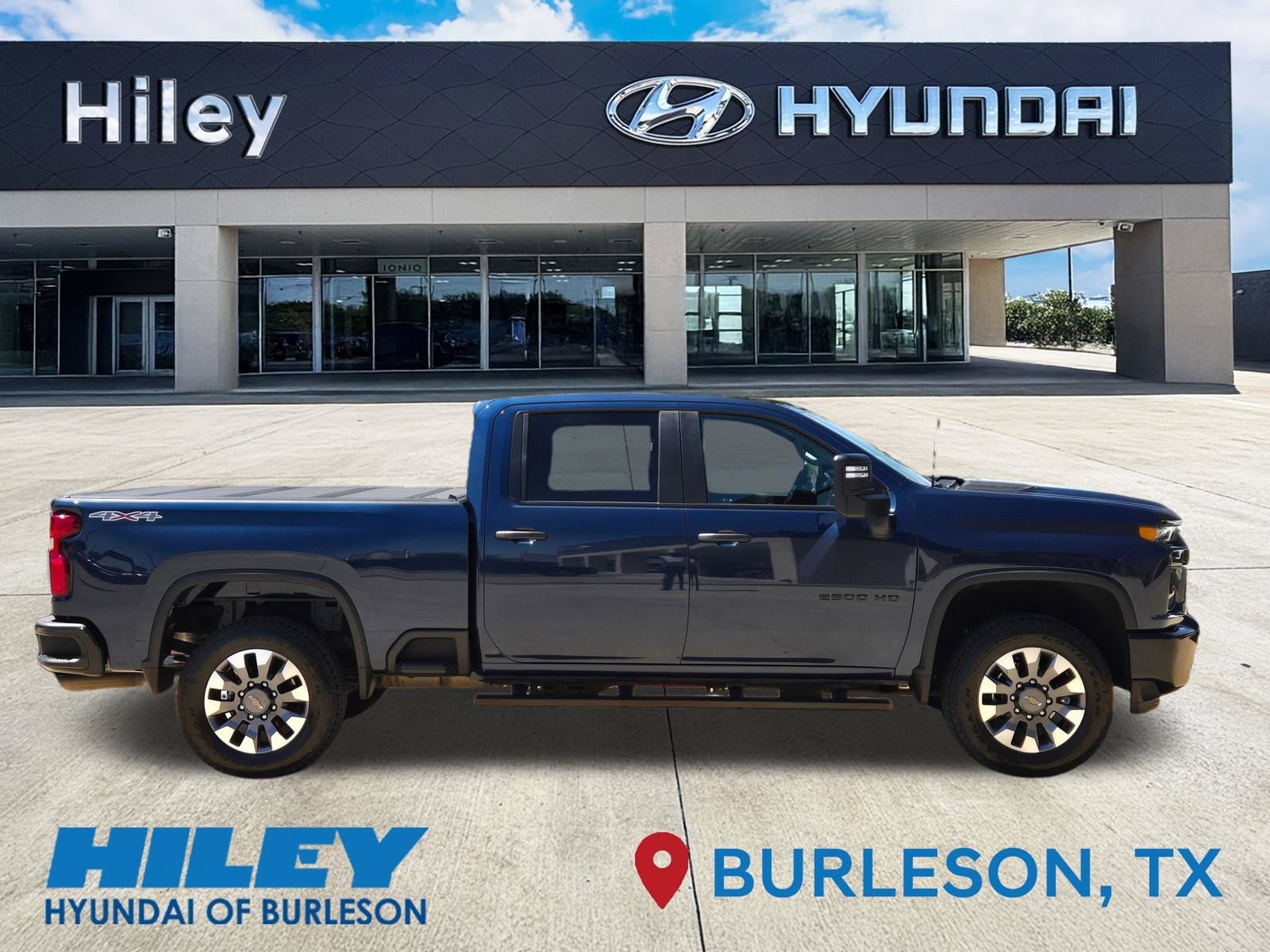 Used 2021 Chevrolet Silverado 2500 Custom w/ Custom Value Package AWD/4WD image 3