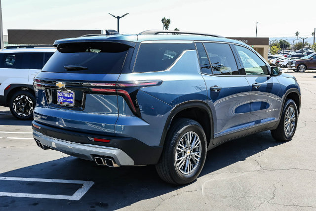 Used 2025 Chevrolet Traverse LT AWD/4WD image 6