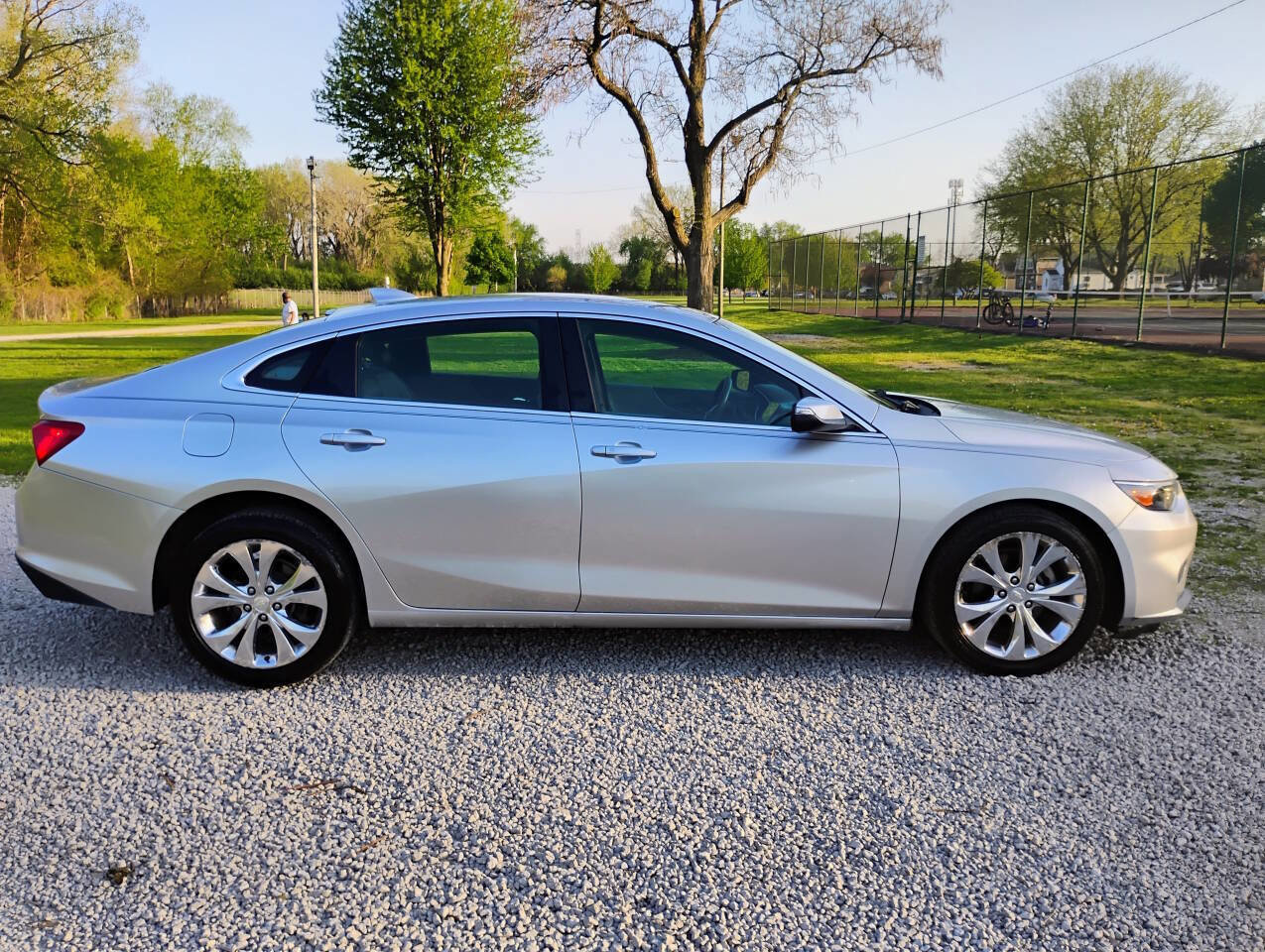 Used 2017 Chevrolet Malibu Premier FWD image 14
