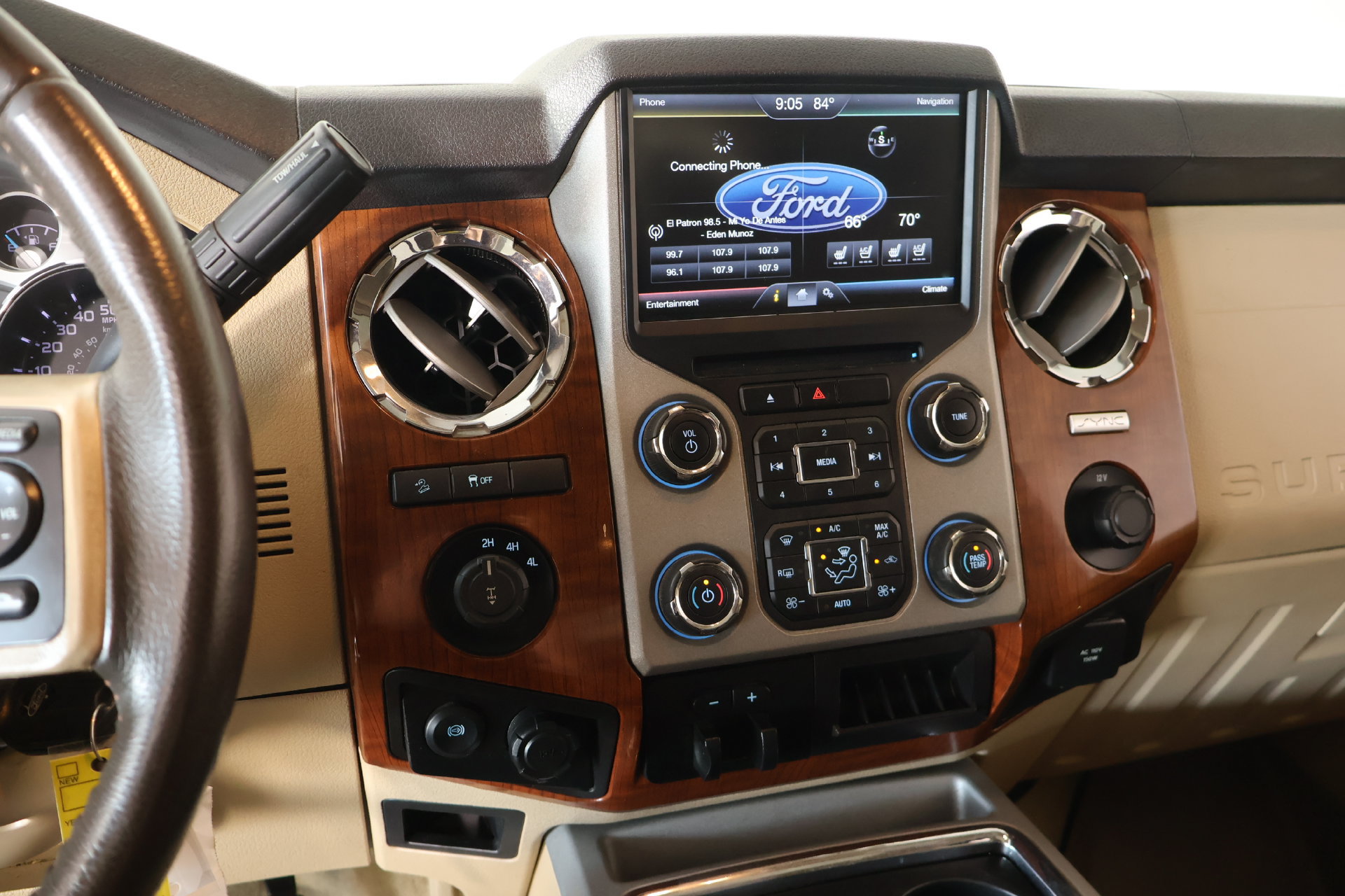 Used 2015 Ford F250 King Ranch w/ FX4 Off-Road Package AWD/4WD image 5