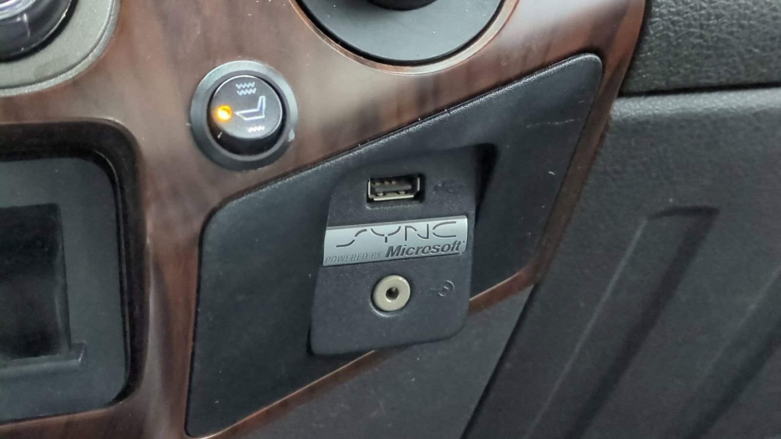 Used 2012 Ford F350 Lariat w/ Chrome Pkg image 32