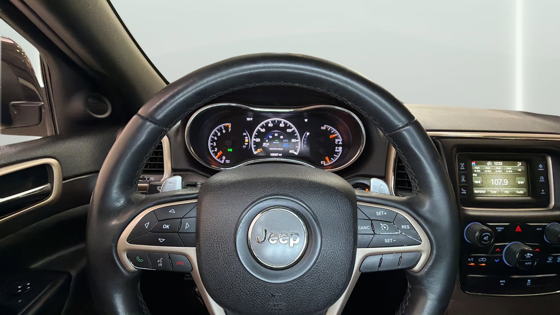 Used 2015 Jeep Grand Cherokee Laredo w/ Quick Order Package 23E RWD image 30
