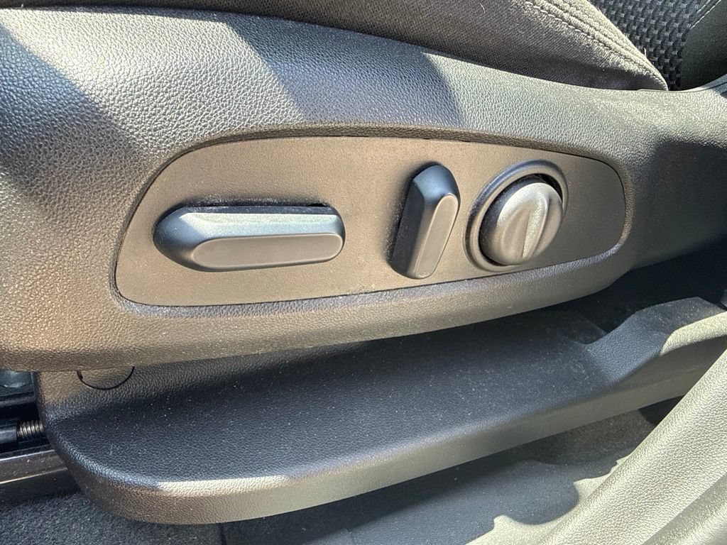 Used 2024 GMC Terrain SLE w/ Driver Convenience Package FWD image 24