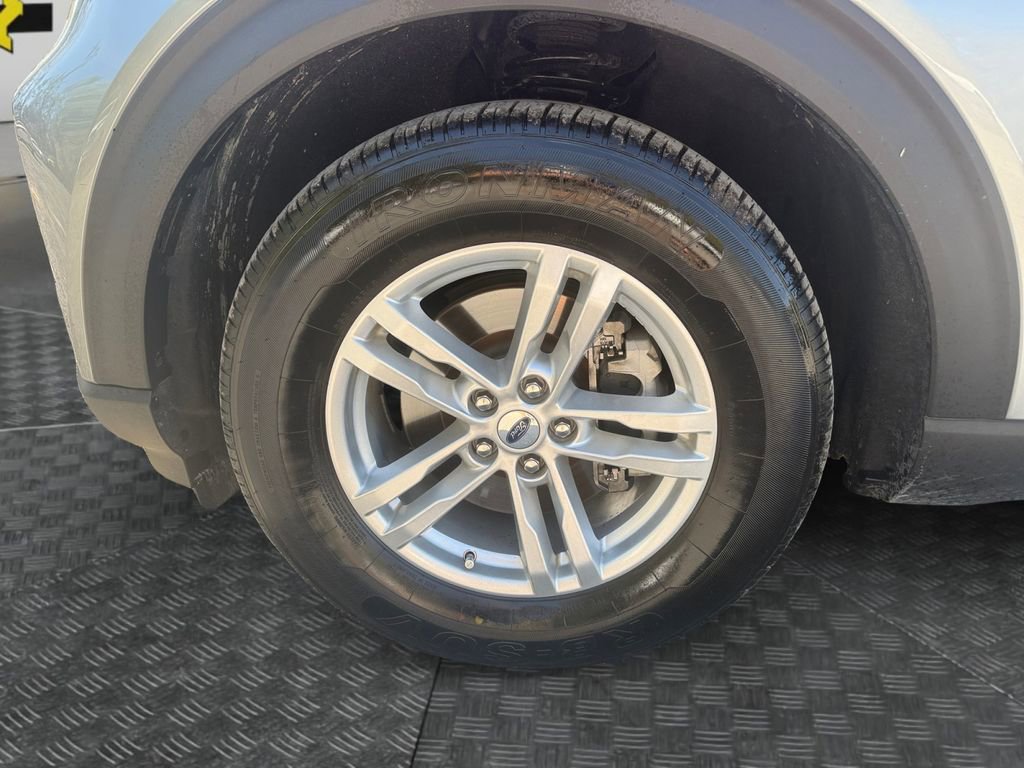 Used 2023 Ford Explorer XLT image 14