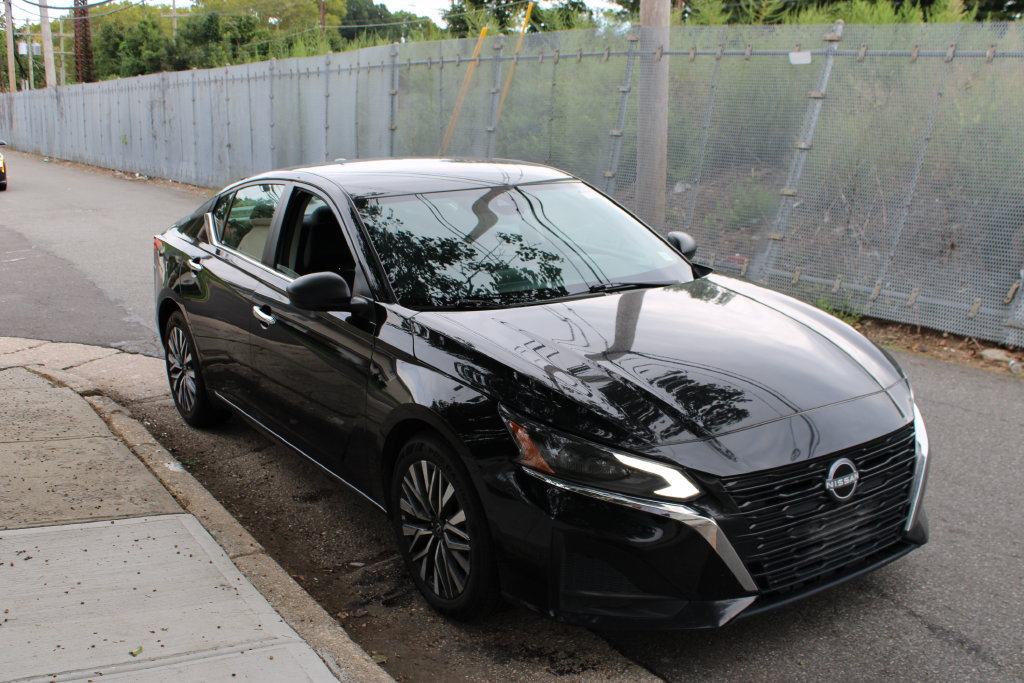 Used 2025 Nissan Altima 2.5 SV FWD image 4