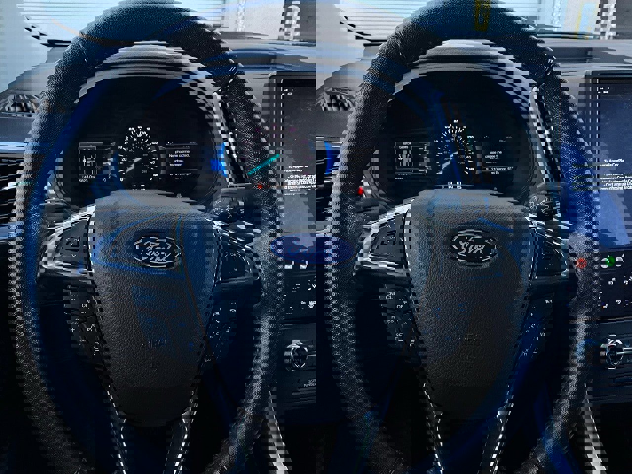 Used 2024 Ford Edge SEL image 30