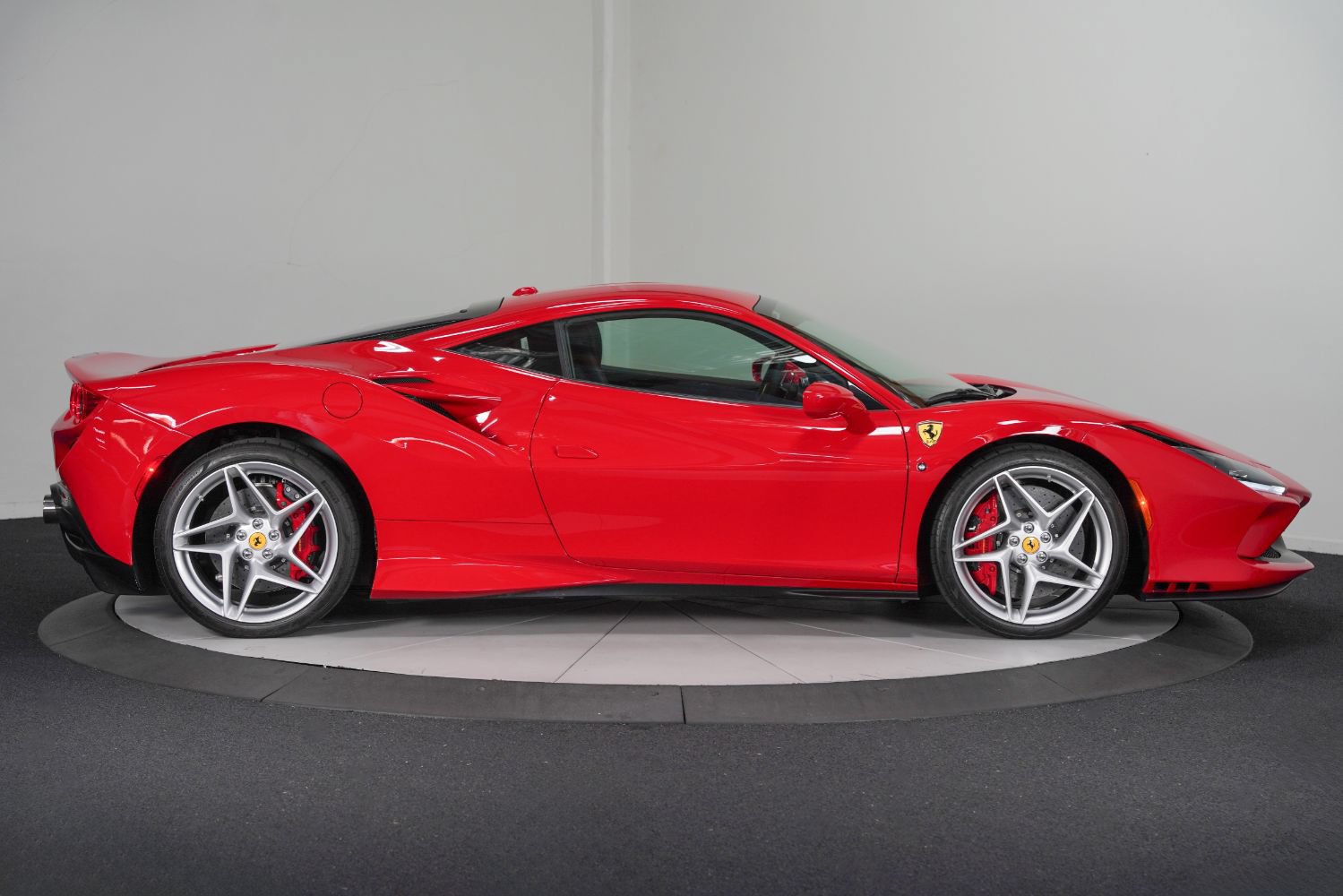 Used 2022 Ferrari F8 Tributo RWD image 8