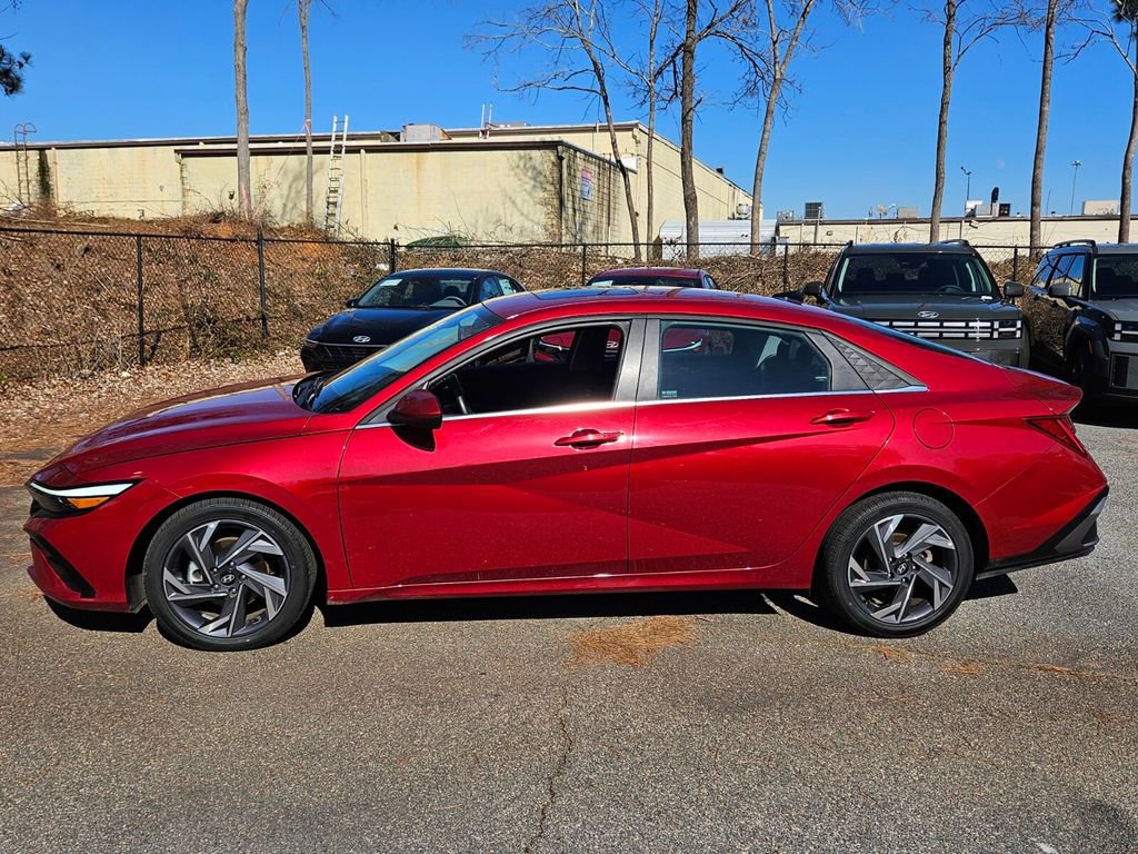 Used 2025 Hyundai Elantra SEL image 4