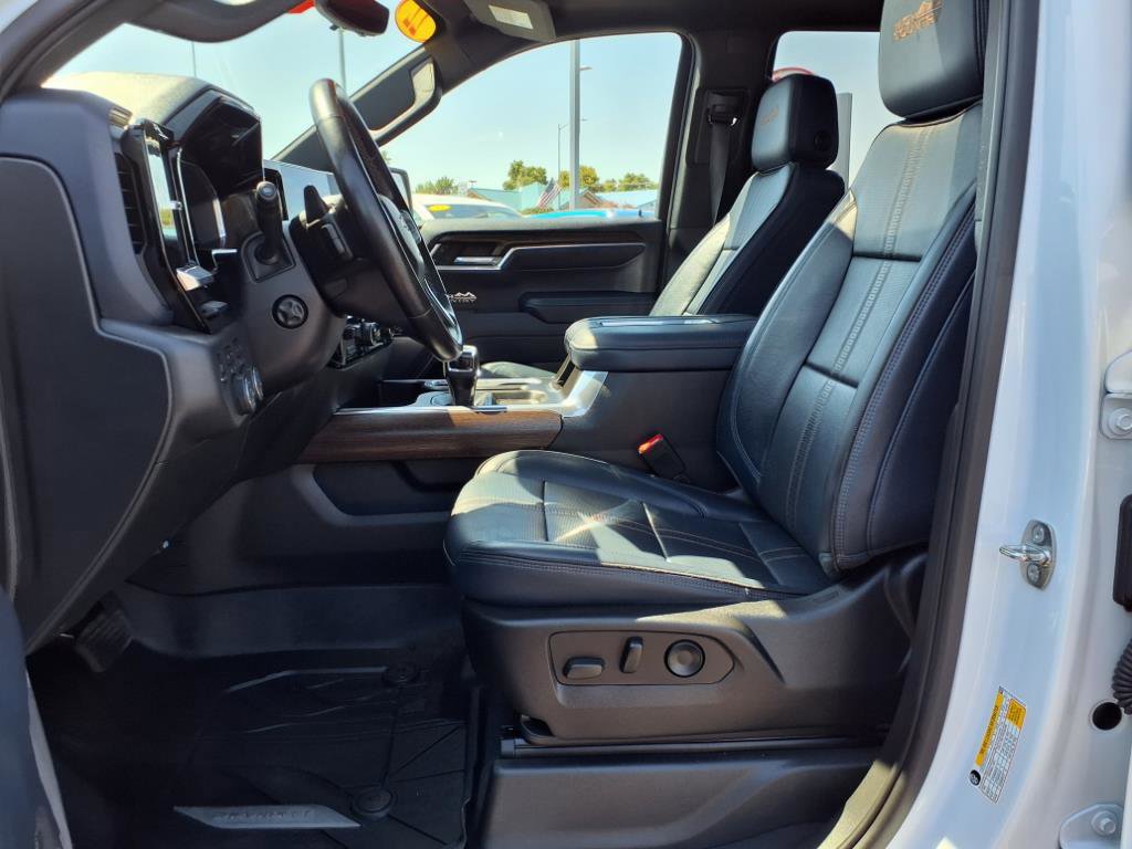 Used 2022 Chevrolet Silverado 1500 High Country w/ Technology Package image 12