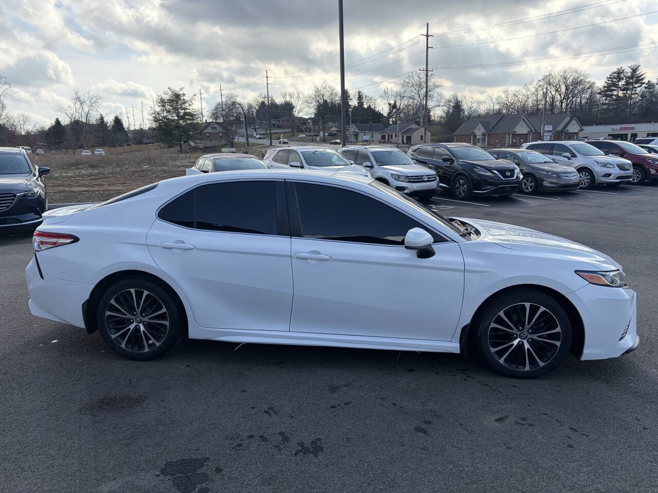 Used 2020 Toyota Camry SE FWD image 6