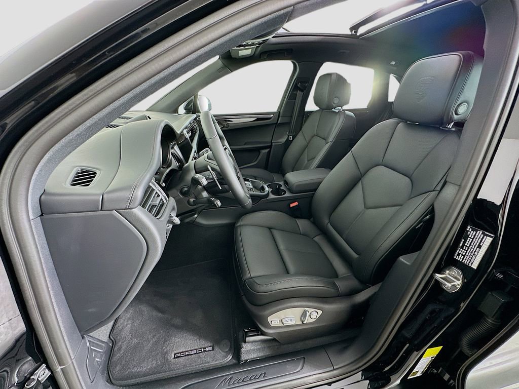 Certified 2026 Porsche Macan image 5