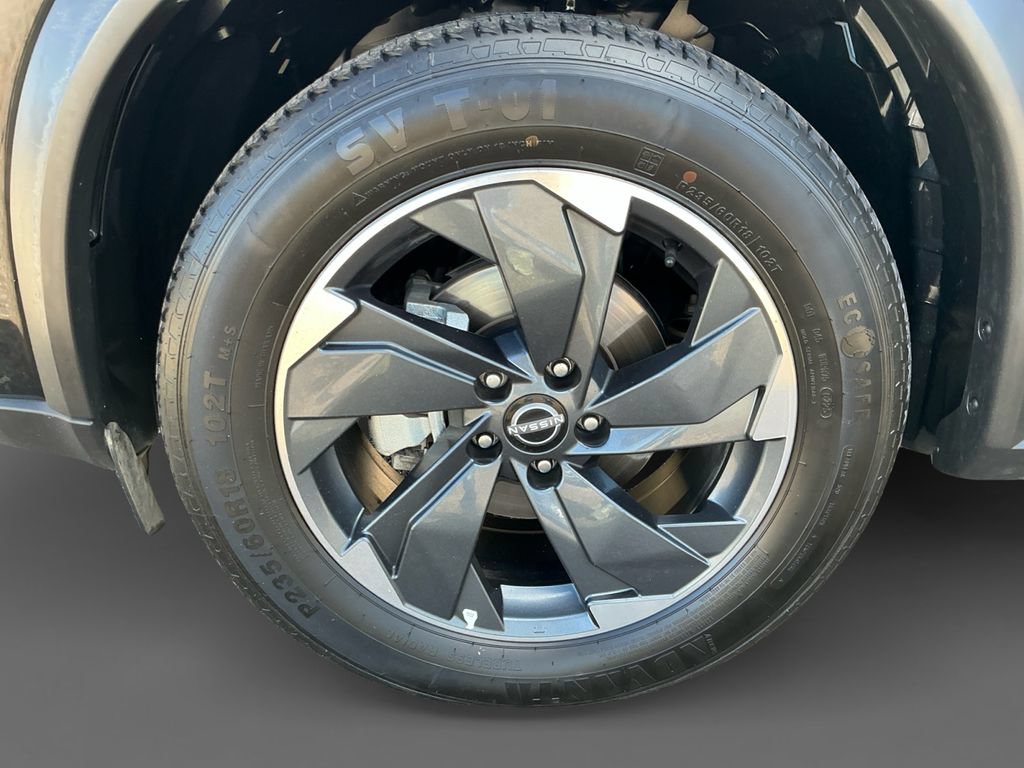 Used 2025 Nissan Rogue SV AWD/4WD image 14