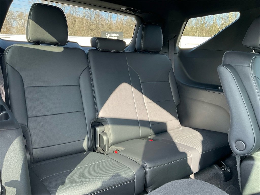 Used 2025 Chevrolet Traverse LT image 25