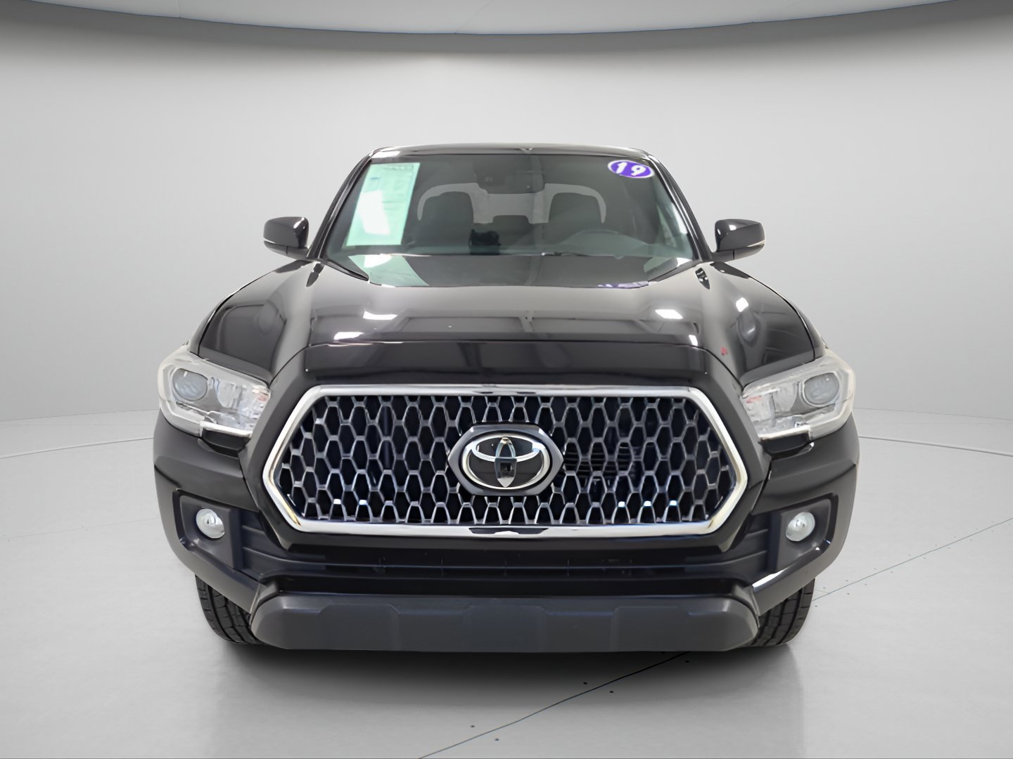 Used 2019 Toyota Tacoma TRD Off-Road AWD/4WD image 2