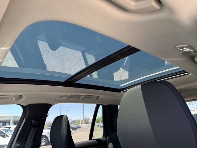 New 2025 Volvo XC90 T8 Plus w/ Protection Package Premier image 18