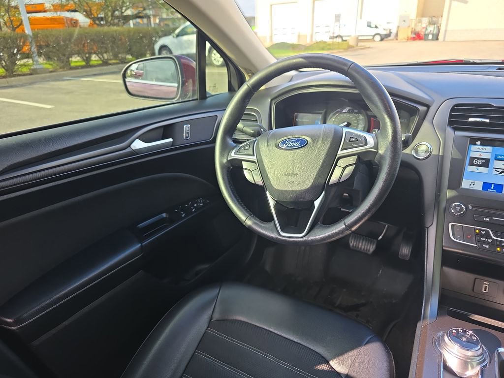 Used 2018 Ford Fusion SE w/ Equipment Group 201A image 20