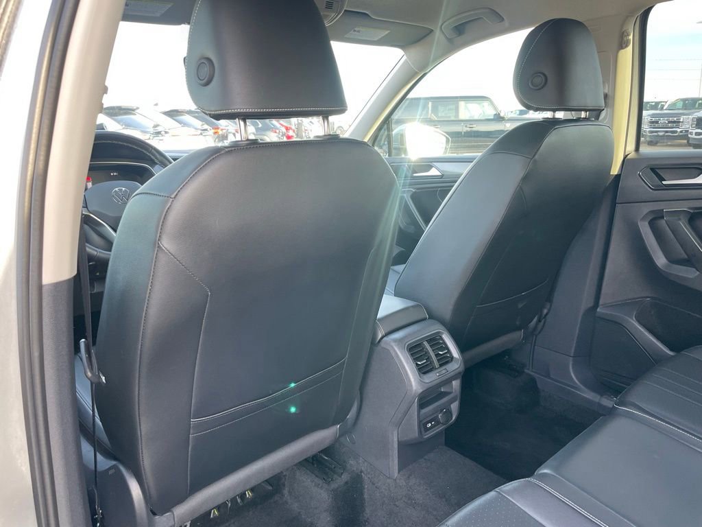Used 2024 Volkswagen Tiguan SE image 48