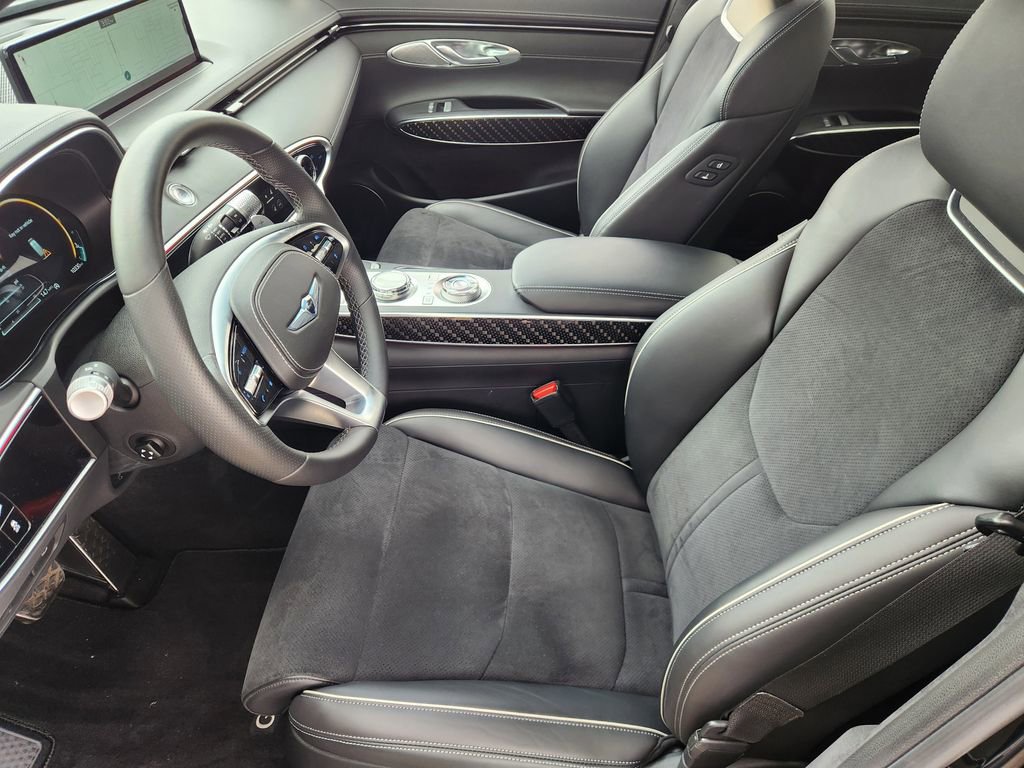 Used 2022 Genesis GV70 3.5T Sport w/ Sport Prestige Package AWD/4WD image 13