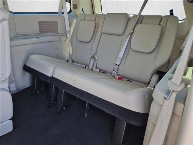 Used 2015 Chrysler Town & Country LX FWD image 19