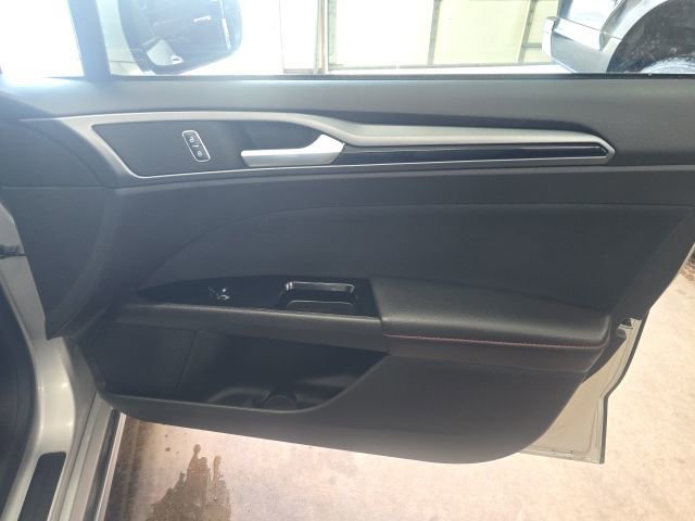Used 2014 Ford Fusion SE w/ Equipment Group 201A image 5