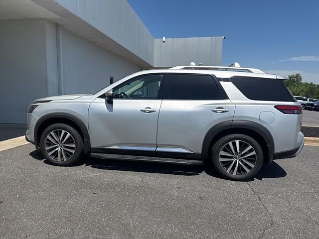 Used 2025 Nissan Pathfinder Platinum w/ Cargo Package image 8