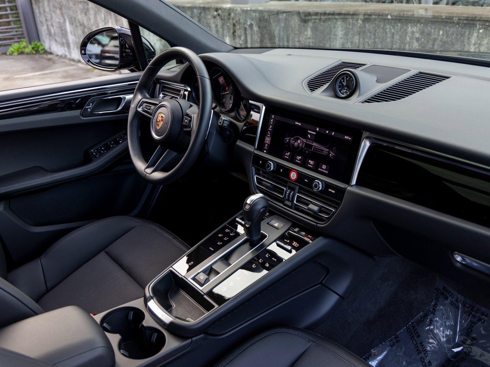 Certified 2025 Porsche Macan image 48