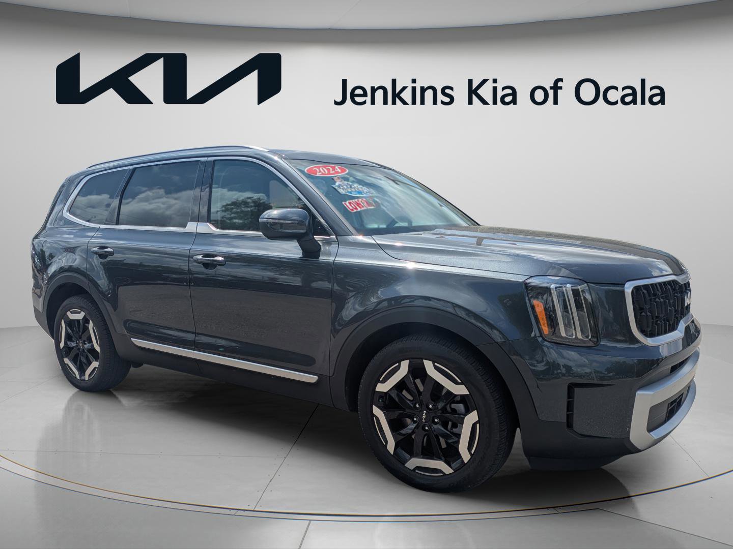 Certified 2024 Kia Telluride EX image 9