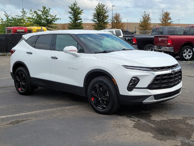 Certified 2025 Chevrolet Blazer LT FWD image 2