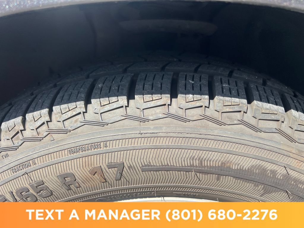 Used 2016 Chrysler Town & Country Touring FWD image 10