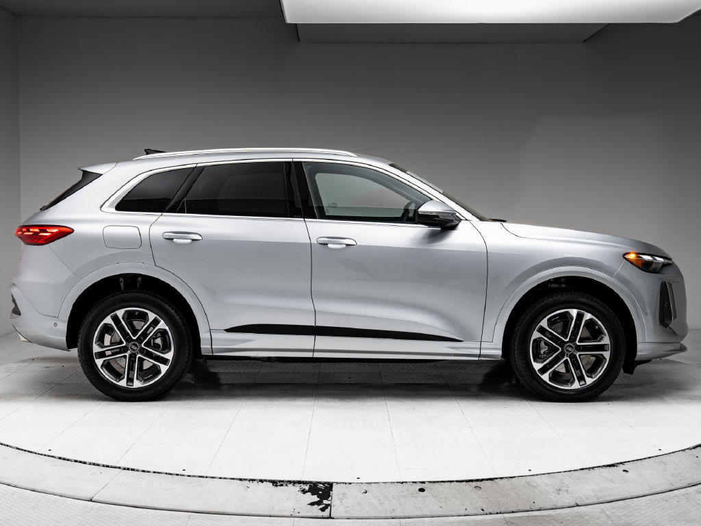 Certified 2025 Audi Q5 Premium w/ 19" Wheel Package AWD/4WD image 27
