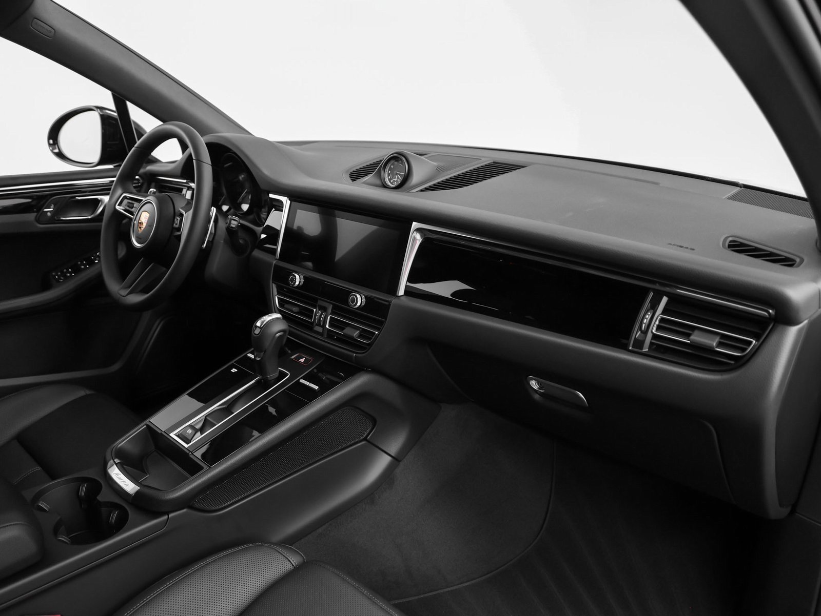 Certified 2025 Porsche Macan image 21