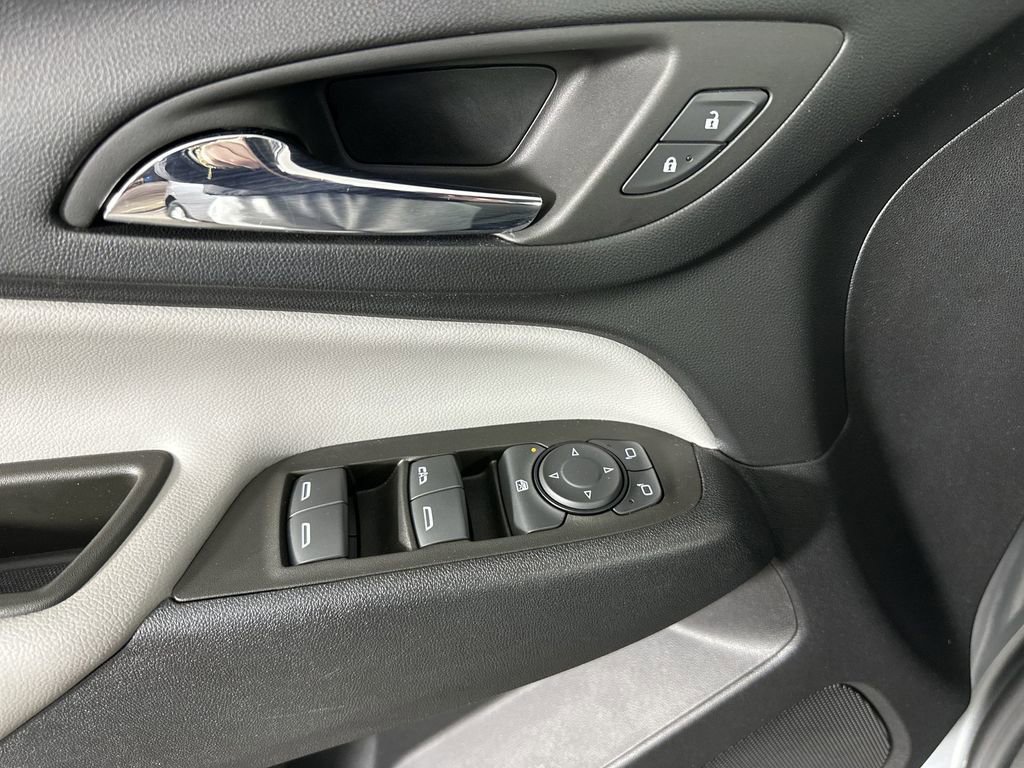 Used 2023 Chevrolet Equinox LS w/ LS Convenience Package image 24