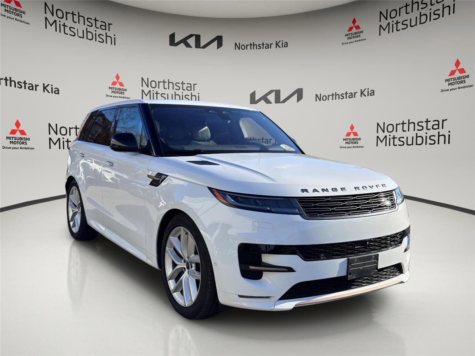Used 2023 Land Rover Range Rover Sport SE Dynamic image 5