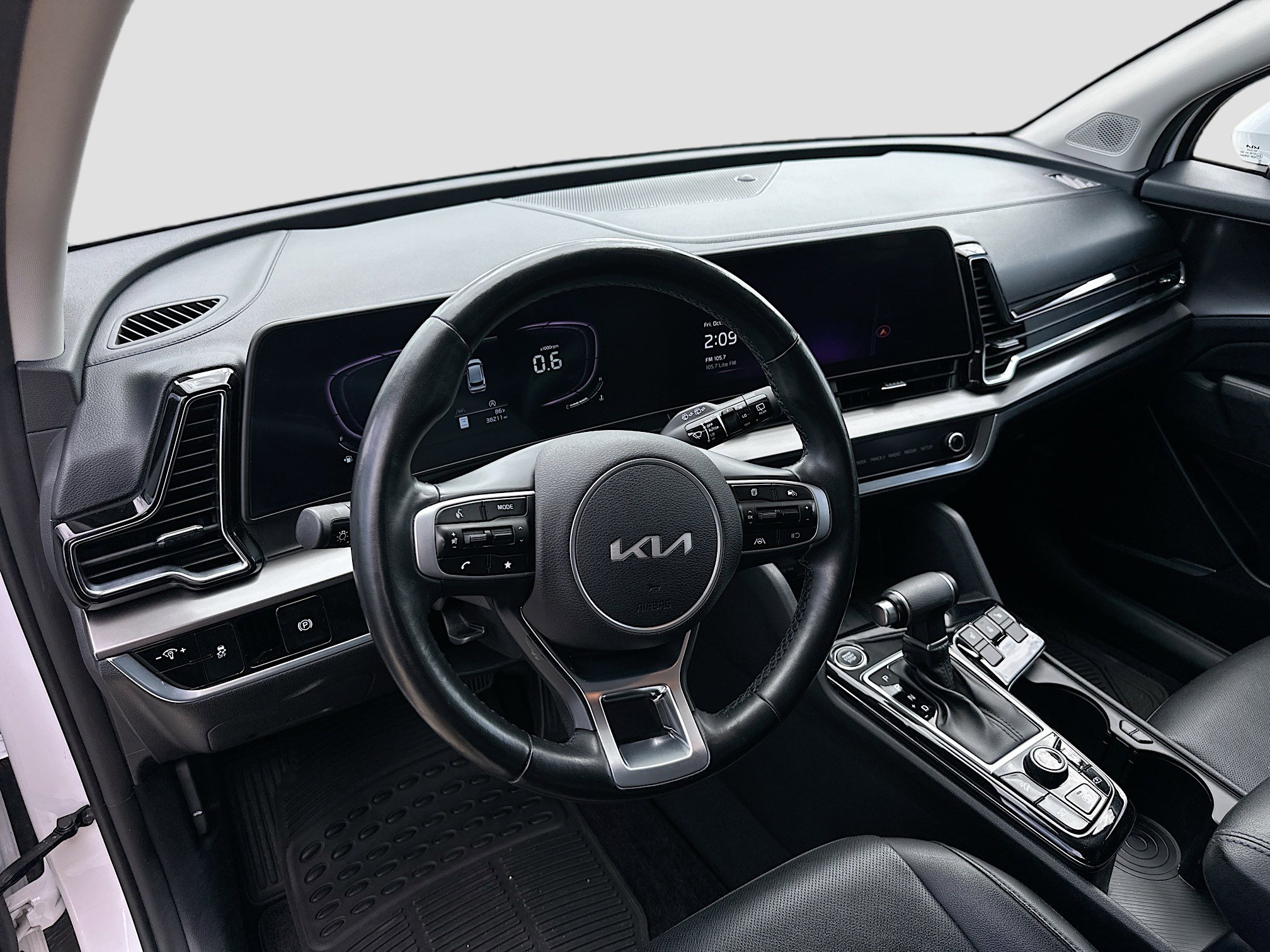 Used 2023 Kia Sportage EX image 9