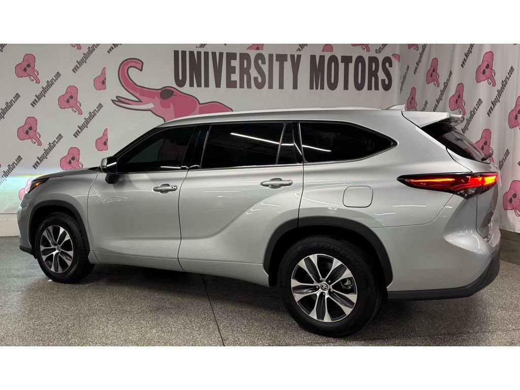 Used 2022 Toyota Highlander XLE image 14