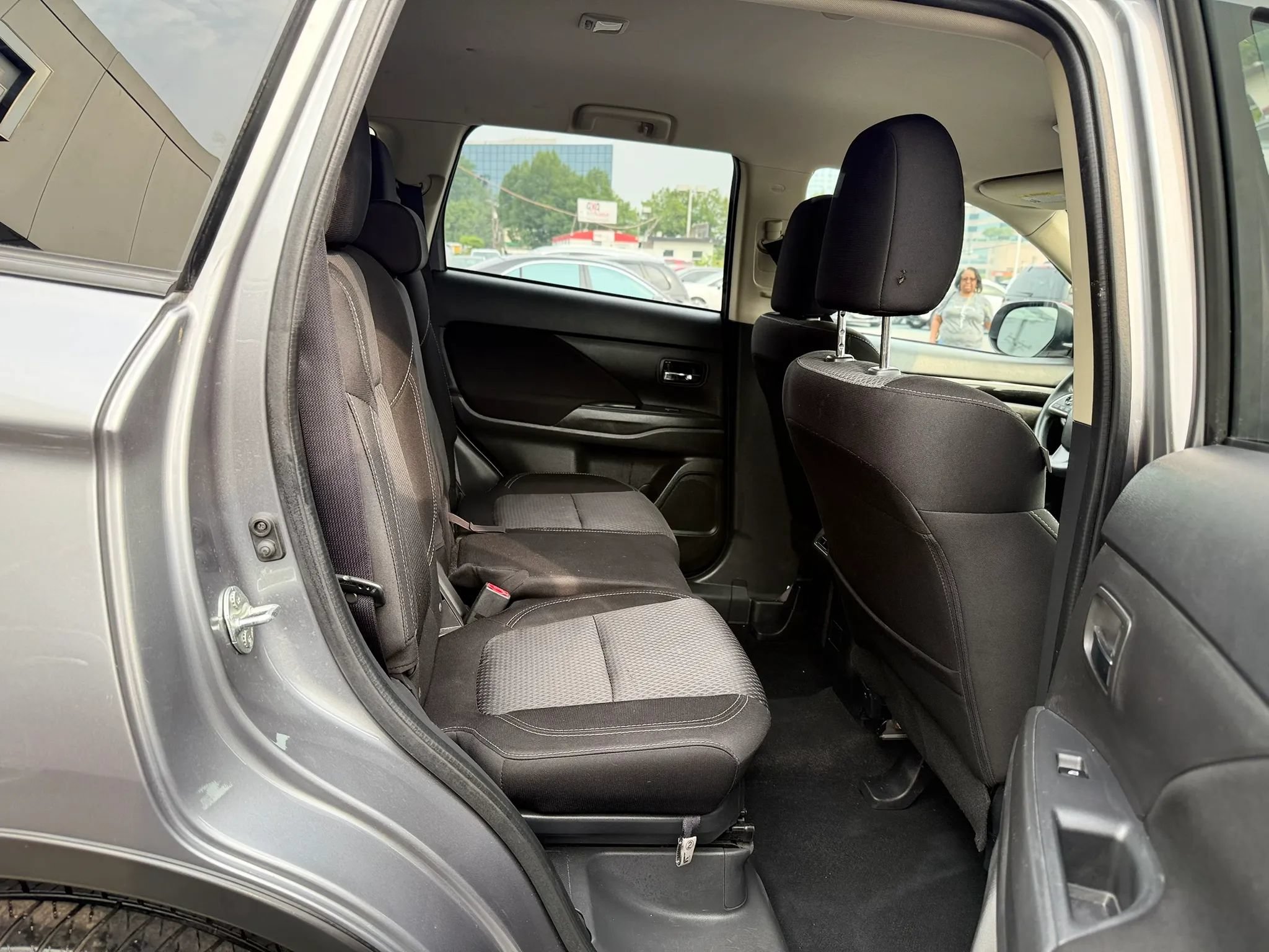 Used 2020 Mitsubishi Outlander ES FWD image 30
