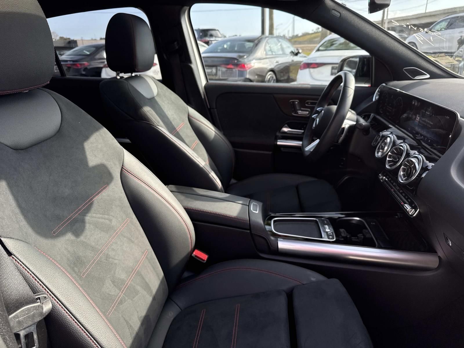 Used 2025 Mercedes-Benz GLA 250 image 12