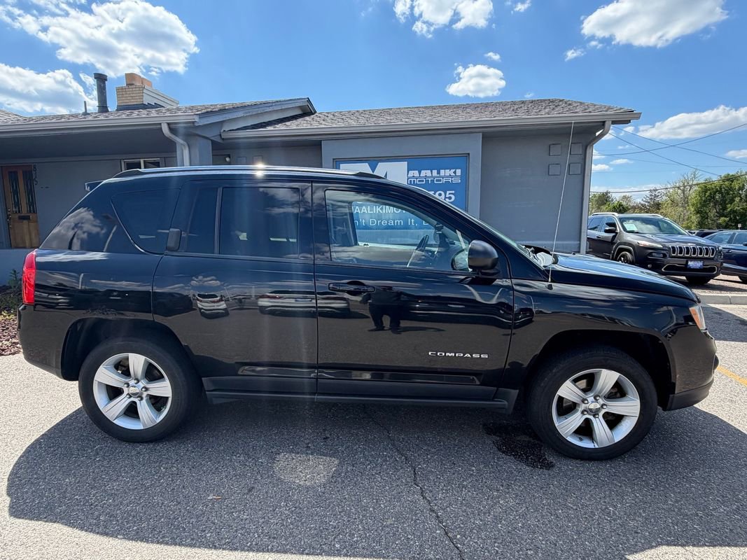 Used 2012 Jeep Compass Latitude AWD/4WD image 9