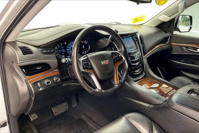 Used 2019 Cadillac Escalade ESV Luxury AWD/4WD image 13