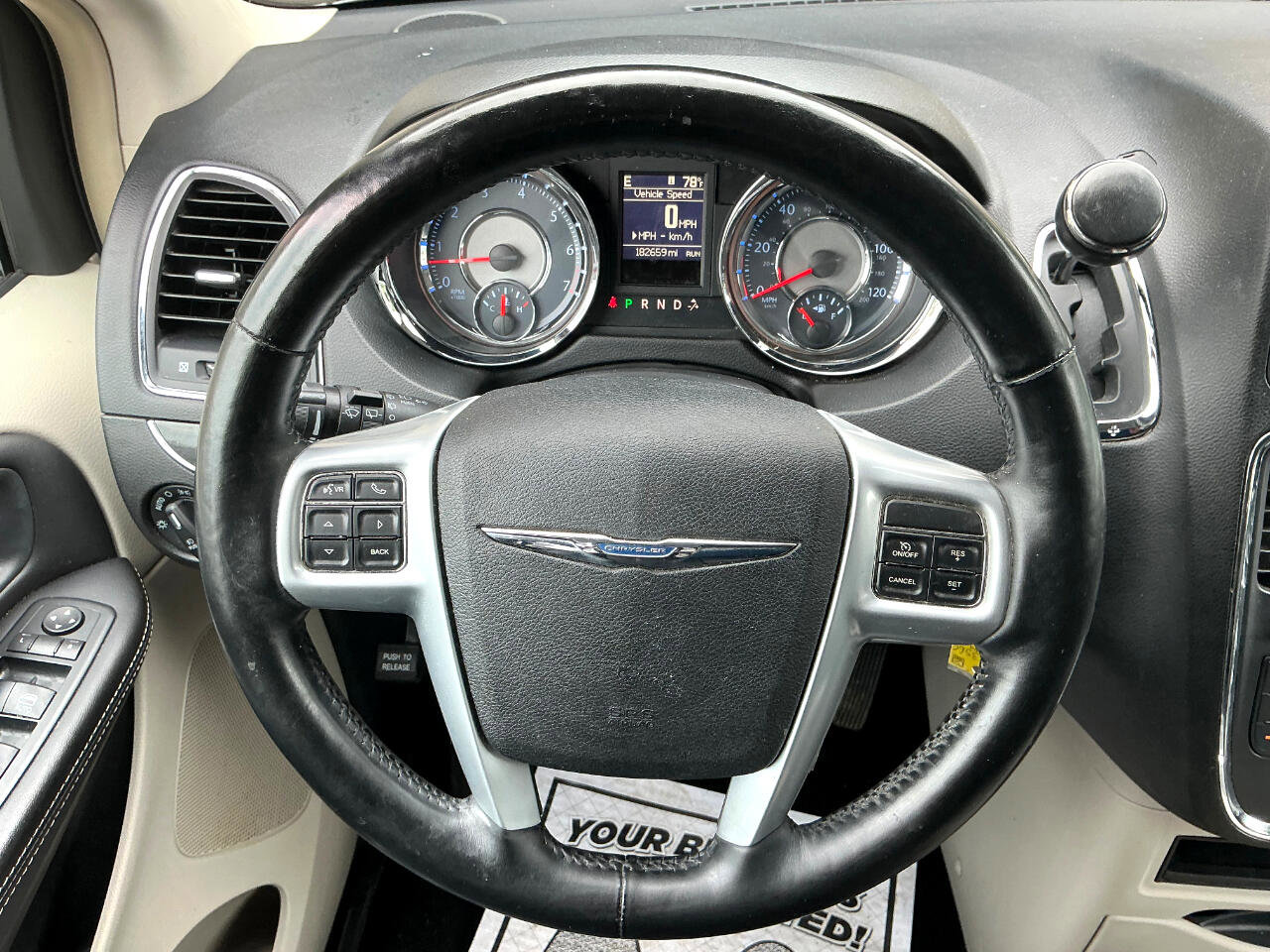 Used 2013 Chrysler Town & Country Touring-L w/ Driver Convenience Group image 21