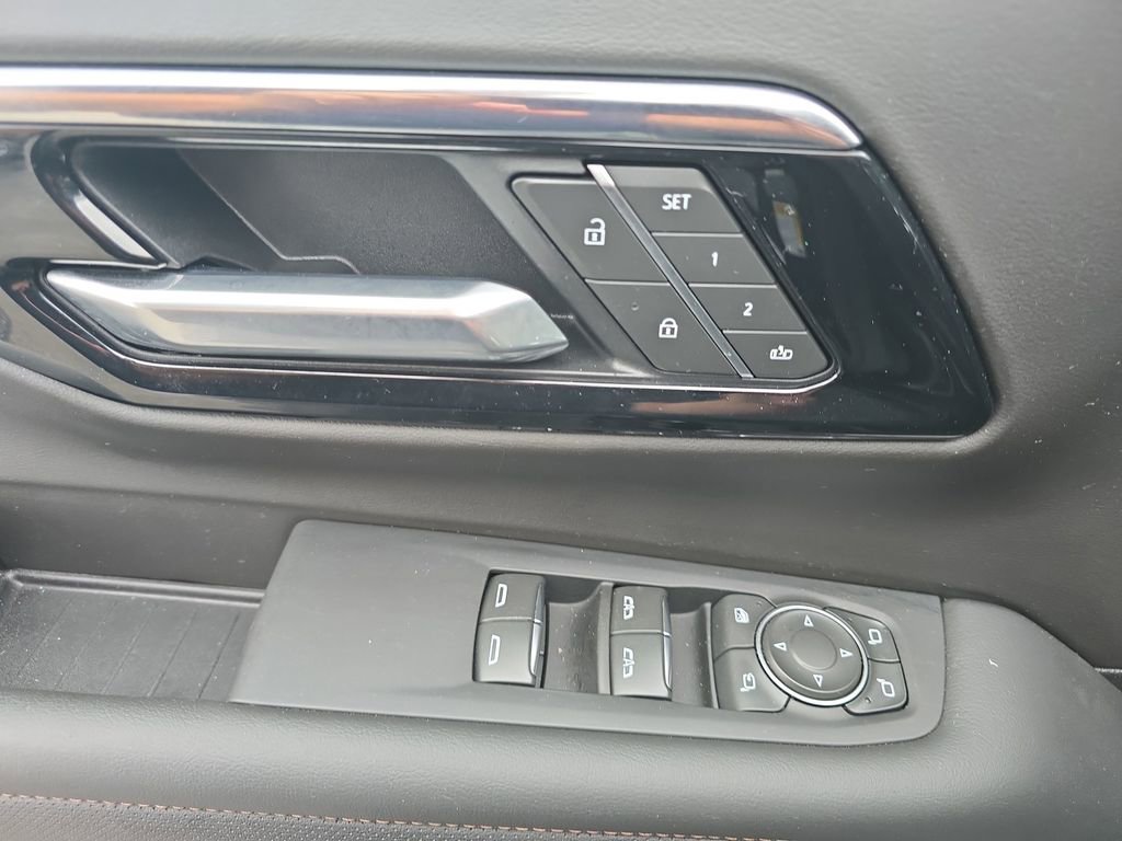 Used 2025 Chevrolet Tahoe High Country AWD/4WD image 27