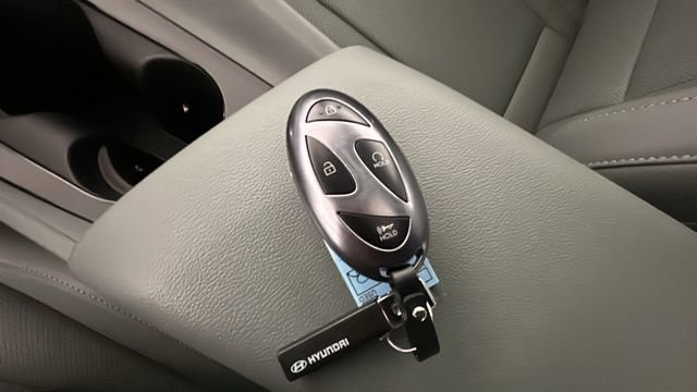 Used 2025 Hyundai Elantra Limited FWD image 22