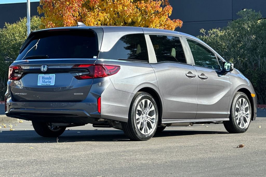 New 2026 Honda Odyssey Touring image 4